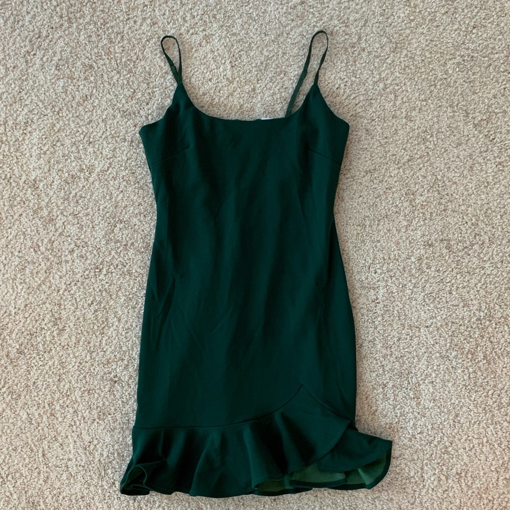 Green selfie Leslie dress